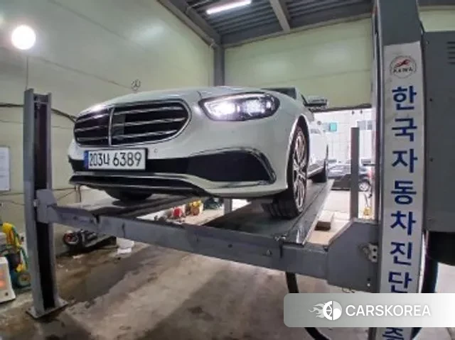 Mercedes-Benz E-Class W213 2022 Белый из Кореи