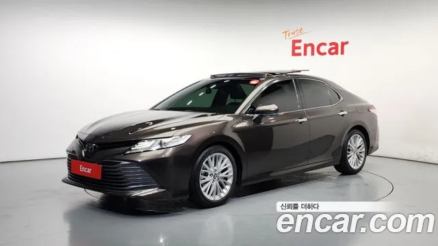 Toyota Camry (XV70) 2018 Песочный из Кореи