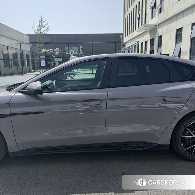BYD Han DM 2025 Темно-серый из Китая