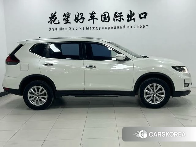 Nissan Qijun 2021 Белый из Китая