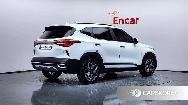 Kia Seltos 2022 Белый из Кореи