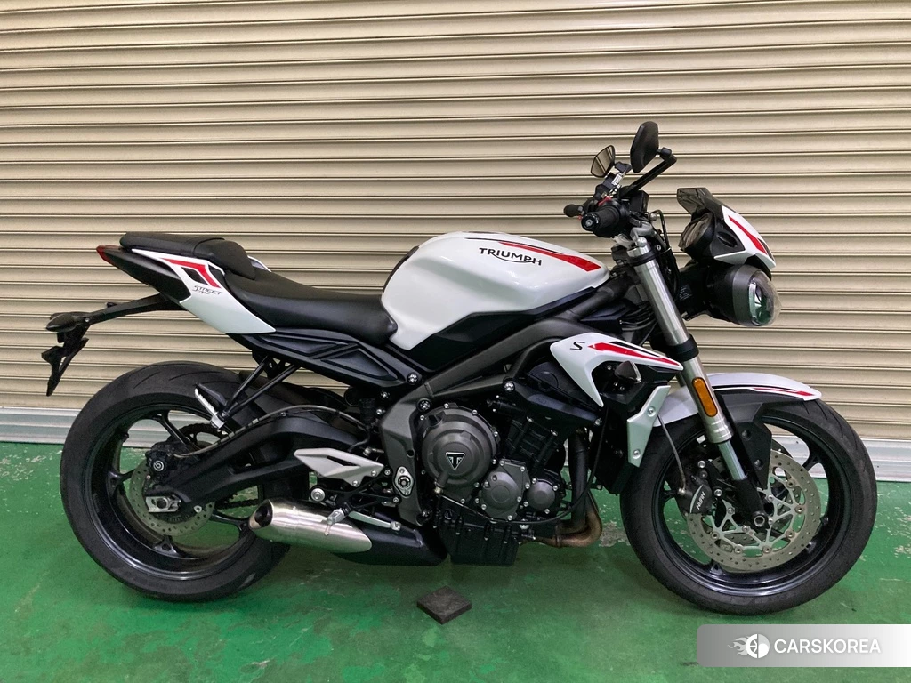 Проданный Triumph STREET TRIPLE 2021 из Японии, фото 2