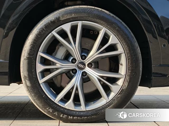 Audi Q8 2023 Черный из Китая