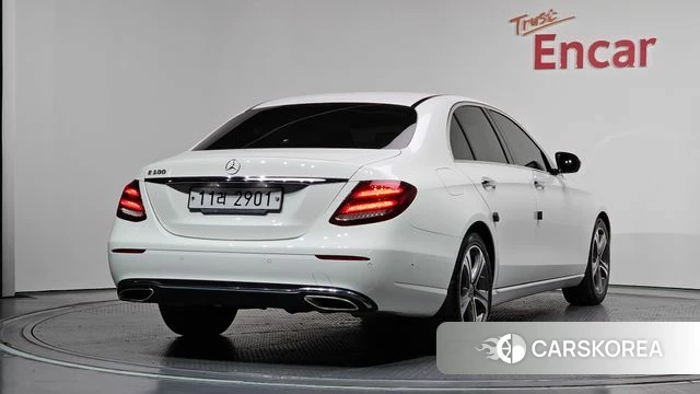 Mercedes-Benz E-Class W213 2019 Белый из Кореи
