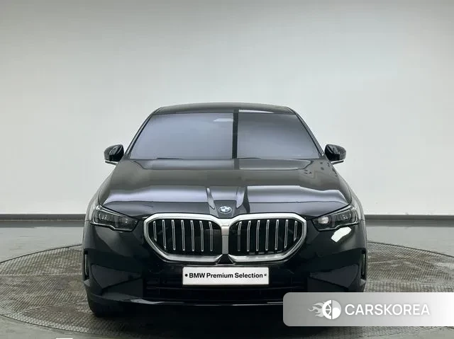 BMW 5 Series (G60) 2024 Черный из Кореи