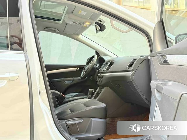 Volkswagen Charon 2018 Белый из Китая