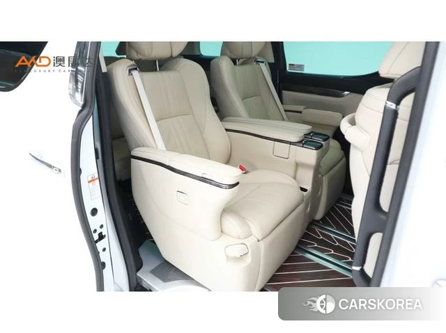 Toyota Elfa 2021 Белый из Китая