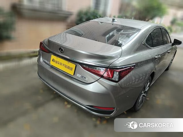 Lexus ES 2021 Шампань из Китая