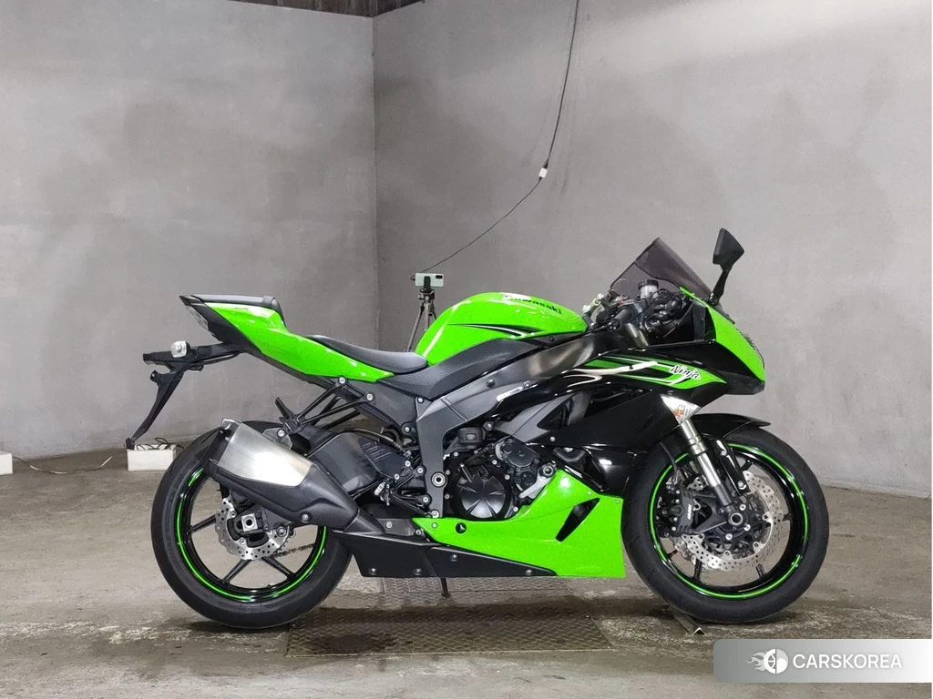 Проданный Kawasaki ZX-6R NINJA 2010 из Японии, фото 2