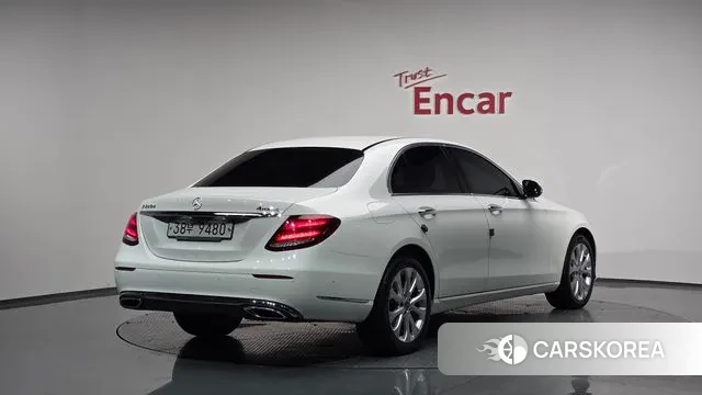 Mercedes-Benz E-Class W213 2019 Белый из Кореи
