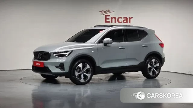Volvo XC40 2024 Серебристо-серый из Кореи