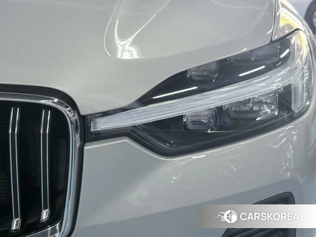 Volvo XC60 2022 Серебристо-серый из Китая