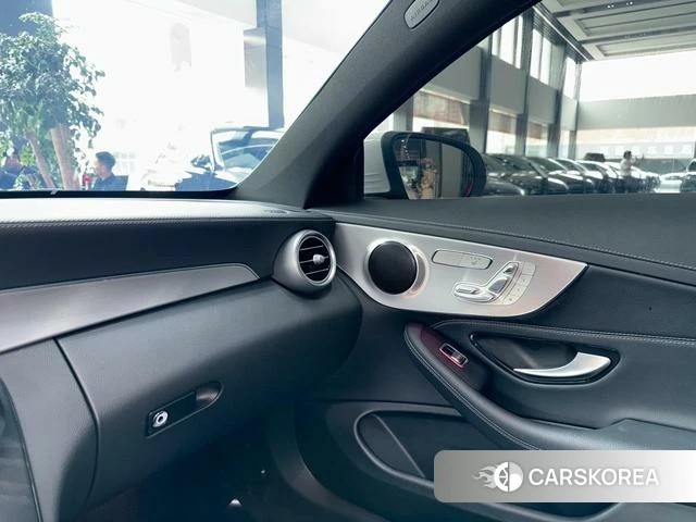 Mercedes-Benz Class C (imported) 2021 Белый из Китая