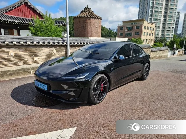 Tesla Model 3 2024 Черный из Кореи