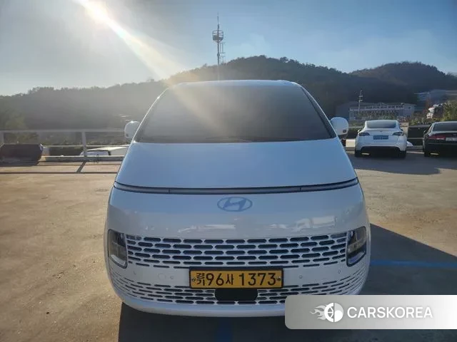 Hyundai Staria 2025 Белый из Кореи