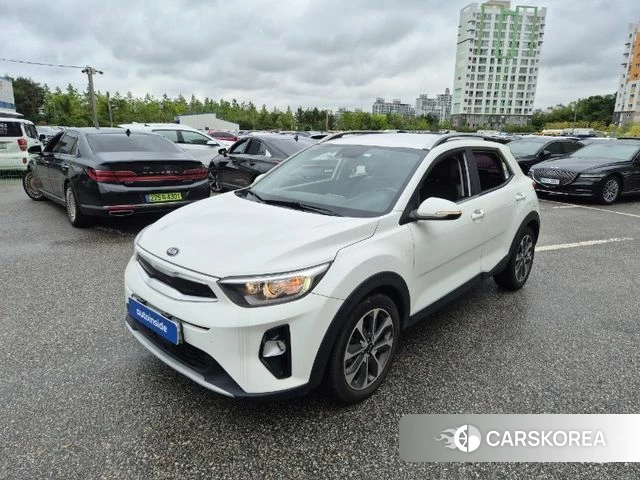 Kia Stonic 2019 Белый из Кореи