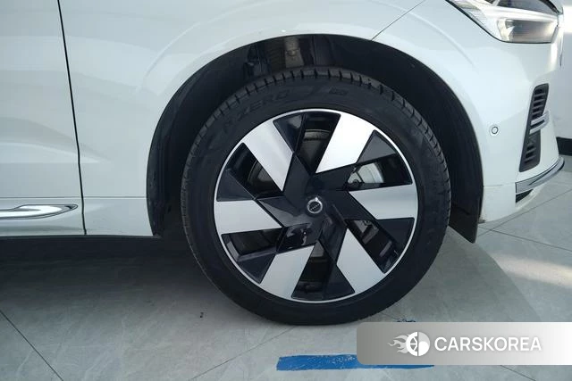 Volvo XC60 PHEV 2024 Белый из Китая
