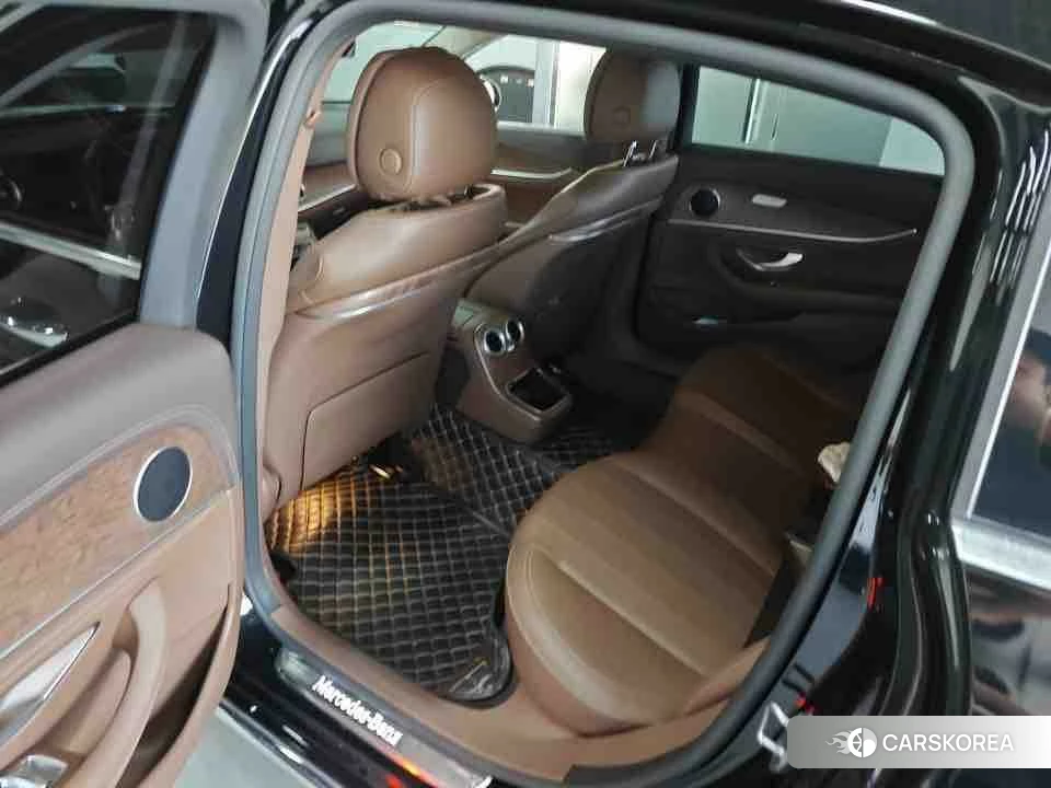 Mercedes-Benz E-class 2021 Черный из Китая
