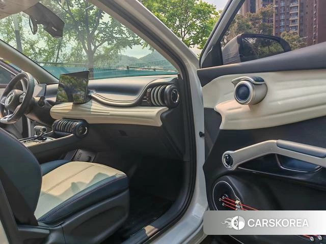 BYD Yuan PLUS 2023 Белый из Китая