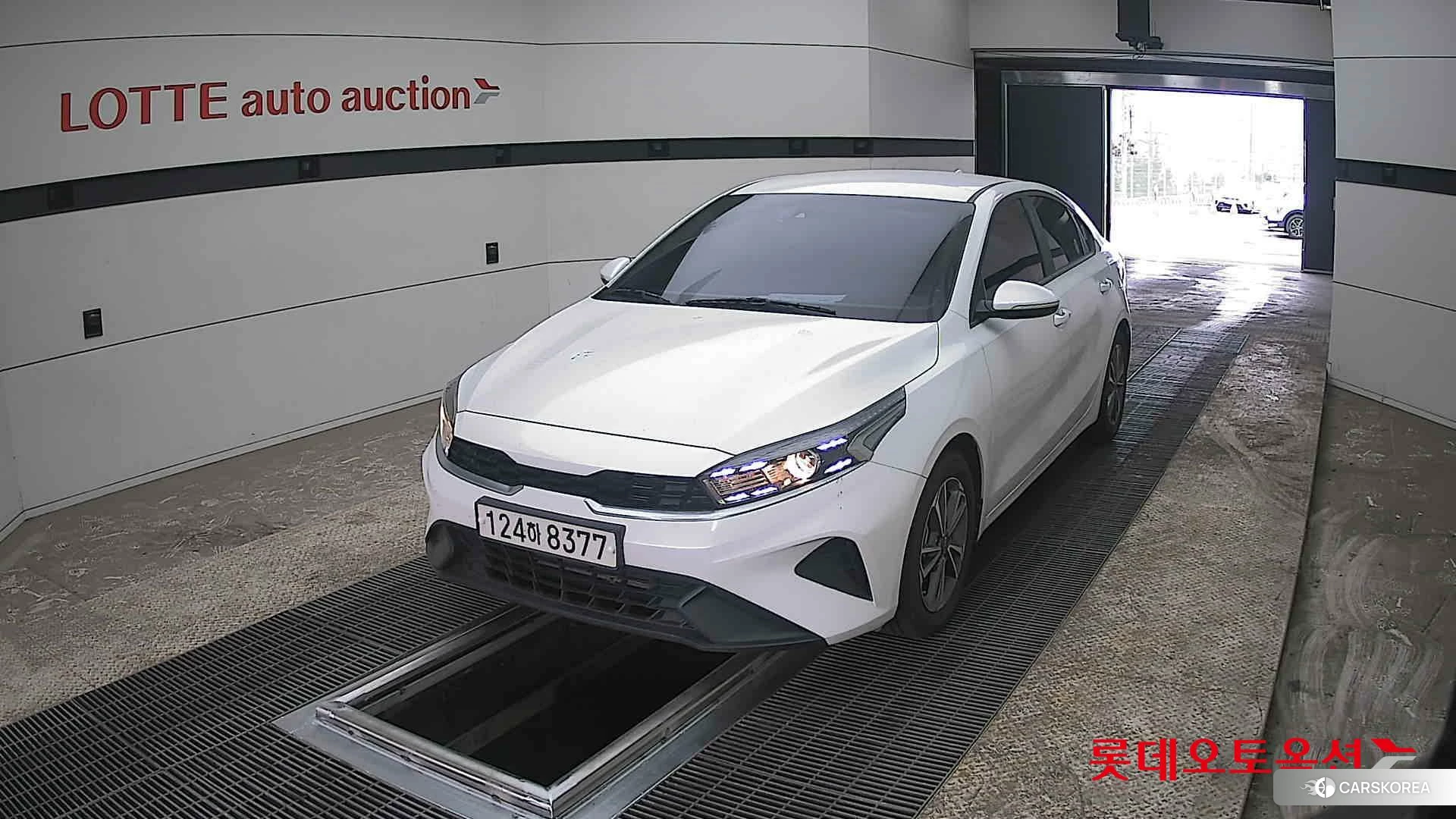 Kia K3 2022 Snow White Pearl из Кореи