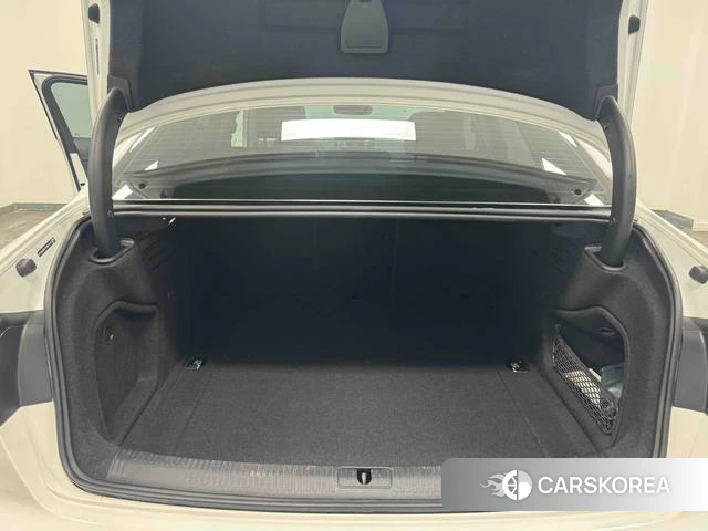 Audi A4L 2023 Белый из Китая