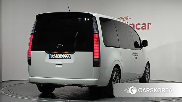 Hyundai Staria 2021 Белый из Кореи