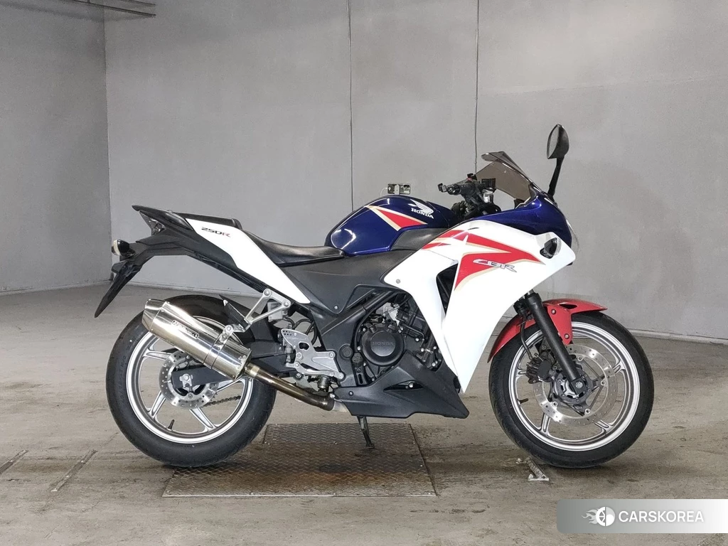 Проданный Honda CBR250R 2011 из Японии
