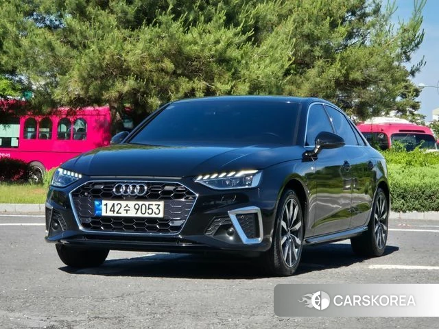 Audi A4 (B9) 2023 Черный двухцветный из Кореи