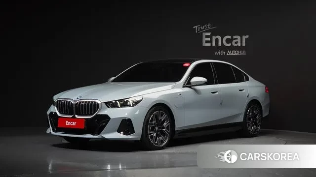 BMW 5 Series (G60) 2025 Цвет галактики из Кореи