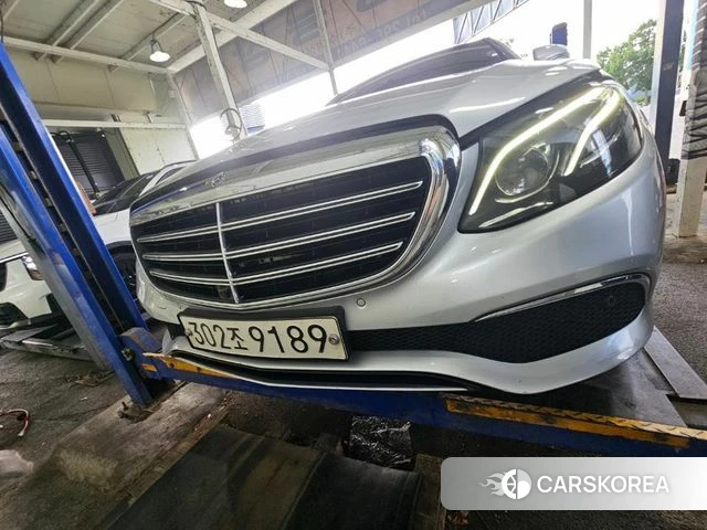 Mercedes-Benz E-Class W213 2019 Серебристо-серый из Кореи