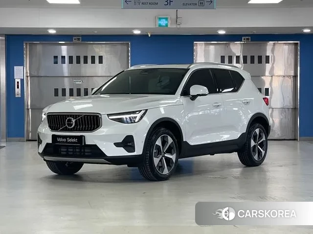 Volvo XC40 2025 Белый из Кореи