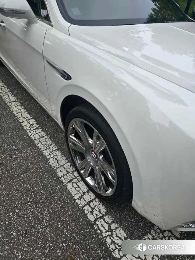 Bentley Flying Spur 2nd Generation 2018 Белый из Кореи