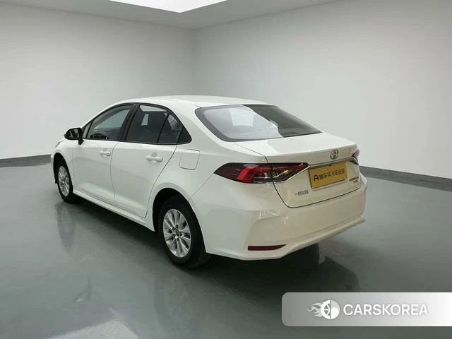 Toyota Corolla 2024 Белый из Китая