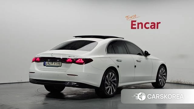 Mercedes-Benz E-Class W214 2024 Белый из Кореи