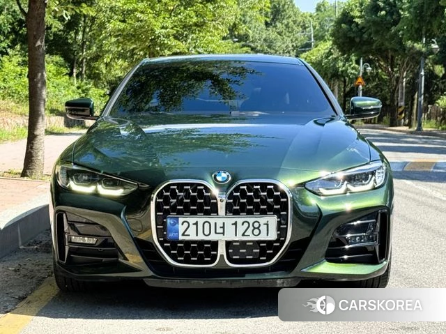 BMW 4 Series (G22) 2021 Темно-зеленый из Кореи