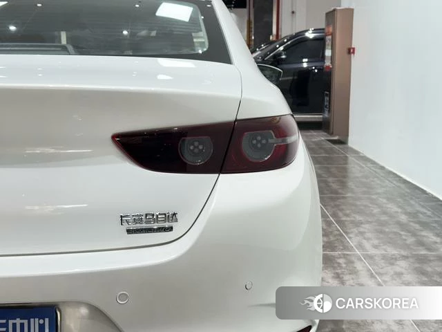 Mazda 3 Angkesaila 2022 Белый из Китая