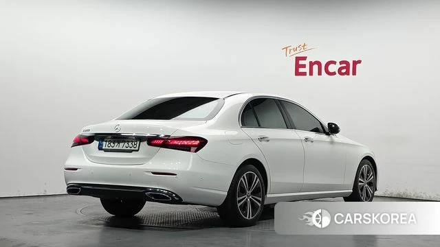 Mercedes-Benz E-Class W213 2021 Белый из Кореи