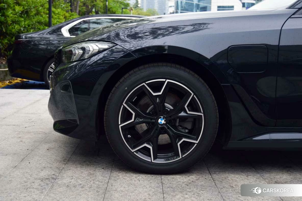 BMW i3 2025 Черный из Китая