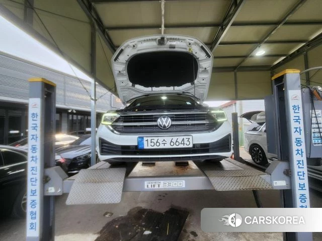 Volkswagen 7th Generation of Jetta 2023 Белый из Кореи