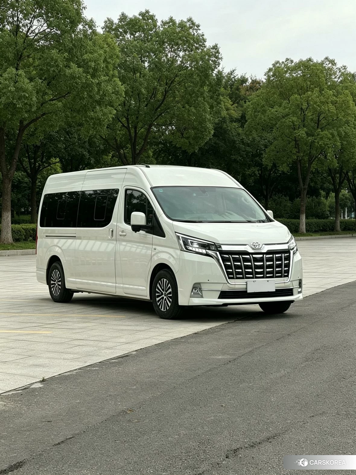 Toyota Hiace 2024 Белый из Китая