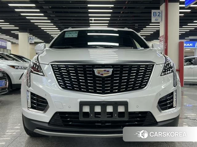 Cadillac XT5 2022 Белый из Китая