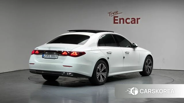 Mercedes-Benz E-Class W214 2025 Белый из Кореи