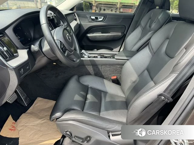 Volvo XC60 2022 Темно-серый из Китая