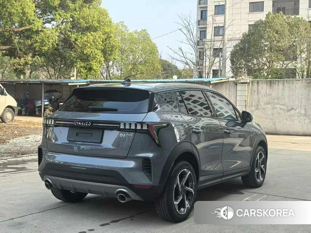 Lynk 06 EM-P 2022 Серебристо-серый из Китая