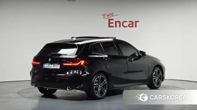 BMW 1 Series (F40) 2024 Черный из Кореи