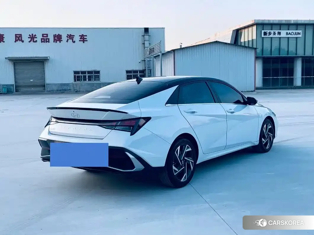 Hyundai Elantra 2023 Белый из Китая
