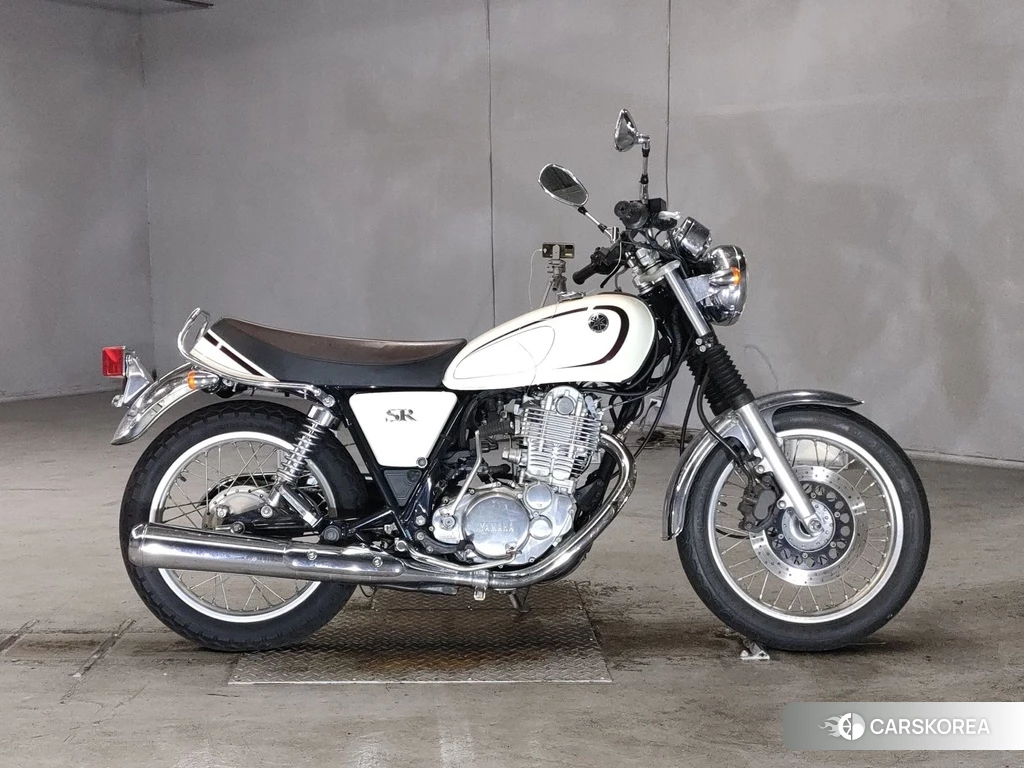 Проданный Yamaha SR 400 2013 из Японии