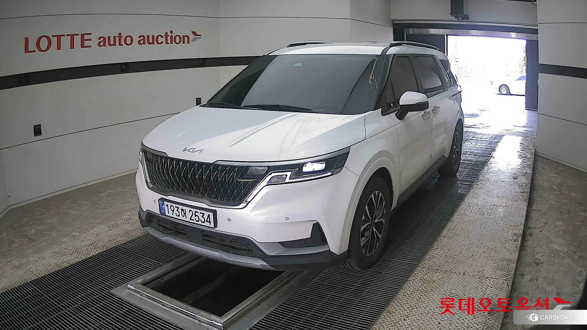 Kia Carnival 2023 Snow White Pearl (optional) из Кореи
