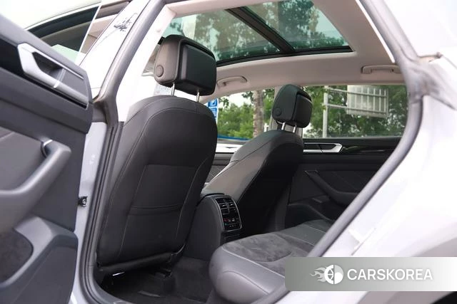Volkswagen CC 2023 Темно-серый из Китая