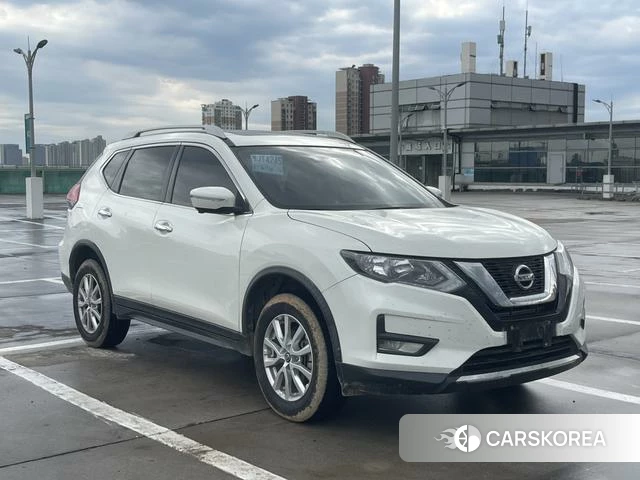 Nissan Qijun 2021 Белый из Китая